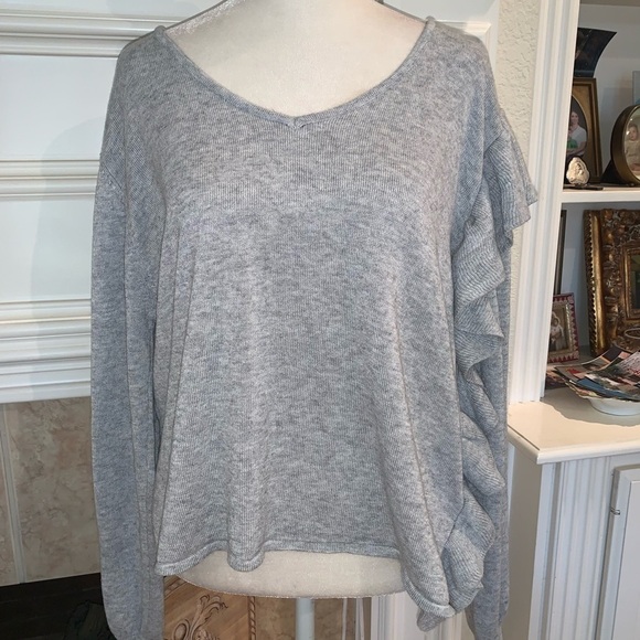 John + Jenn Ruffle Sweater Gray Size Large - Picture 2 of 7